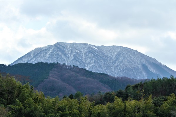 三瓶山