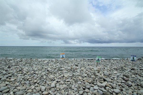 鳴り石の浜