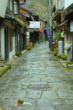 青石畳通り
