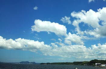 湖上の雲