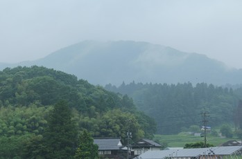 い雨古山